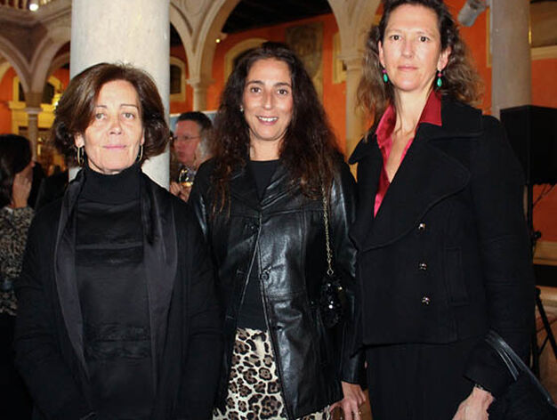 Carmen Calvo (KA Internacional), con Eva Campo y Roc&iacute;o Molina, de ECJ Idiomas, asistentes al acto.

Foto: Victoria Ram&iacute;rez