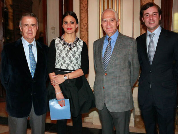 Los notarios Antonio Ojeda, Amalia Cardenete y Rafael Le&ntilde;a, con el abogado Juan Moya.

Foto: Victoria Ram&iacute;rez