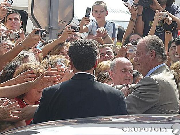 El Rey saluda a los vecinos de Estepa, en septiembre de 2007.

Foto: D.S.