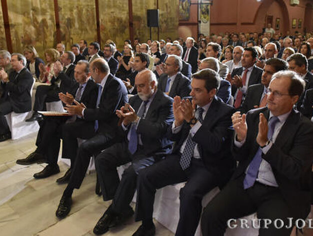 El p&uacute;blico asistente aplaude durante el acto de entrega de los Premios a la Excelencia en las Pymes Andaluzas.

Foto: JUAN CARLOS VAZQUEZ / VICTORIA HIDALGO