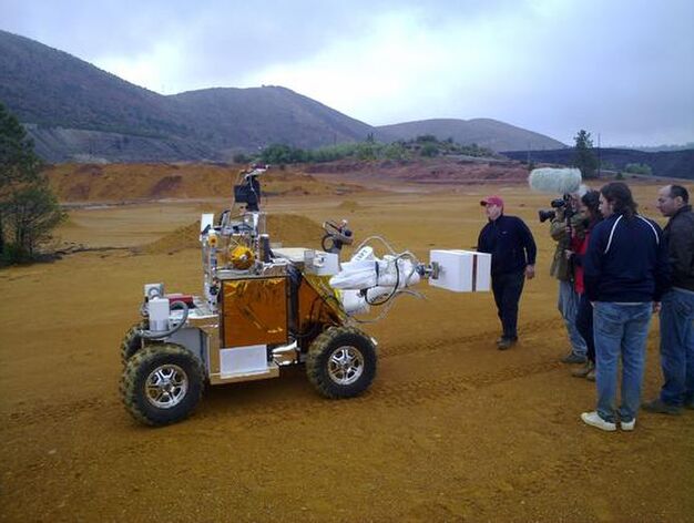 Un robot de la Agencia Espacial Europea durante unas pruebas en 2011 en una planicie minera de Huelva.

Foto: GALERIA MARTE