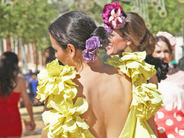 Desde ayer ya se vieron los primeros trajes de flamenca. 

Foto: Vanesa Lobo