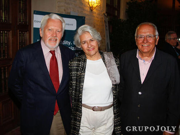 El abogado Francisco Ballester junto con su mujer, Lola Palma. / Fotos: Juan Carlos Mu&ntilde;oz y Victoria Hidalgo