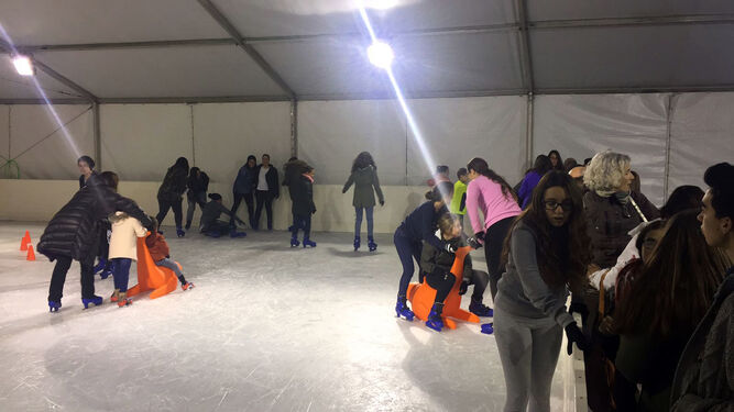 Aventura en patines sobre hielo para celebrar la Navidad en Loja