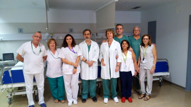 Parte del equipo de la UCG de Litotricia de los Hospitales de Granada, en su servicio de Urología del Hospital del Campus.