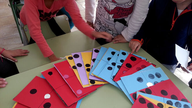 Imagen de los niños durante uno de los talleres esta iniciativa de la Diputación de Granada.