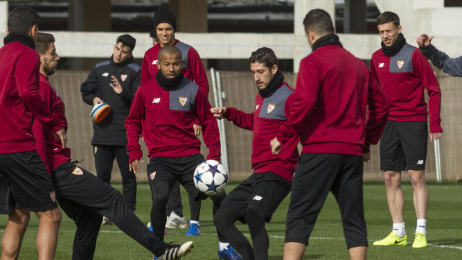 Mariano, en el centro, durante el entrenamiento.