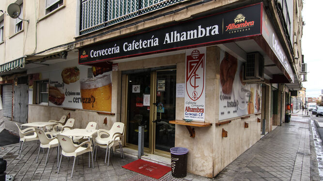 Exterior del bar que hace esquina en la Calle Poeta Gracián.