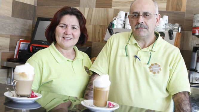 Luis Alcalá y Sonia López, propiertarios del negocio ubicado en la zona del PTS.