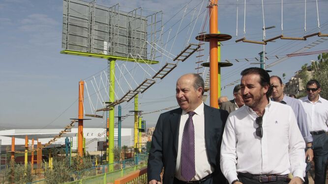 Torres Hurtado y García Arrabal, en una visita a las instalaciones de ocio del Centro Serrallo.
