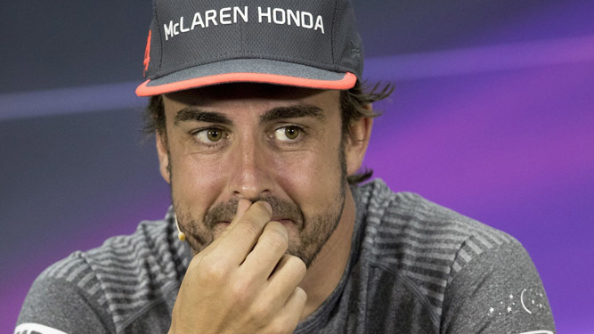 Fernando Alonso, durante una rueda de prensa.