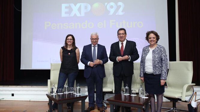 Las personalidades que participan en el debate 'Expo 92. Pensando el futuro' En la Fundación Cajasol.