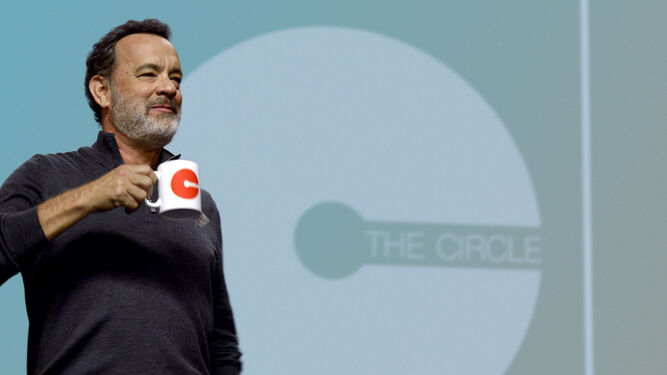 La siempre convincente presencia de Tom Hanks es uno de los atractivos de la correcta 'El círculo'.