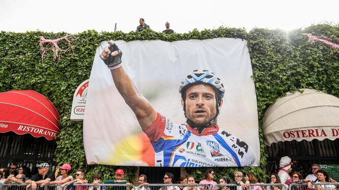El Giro recuerda a Michele Scarponi
