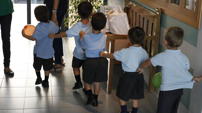 Alumnos del colegio diferencia Altair, en el Distrito Cerro-Amate de Sevilla.