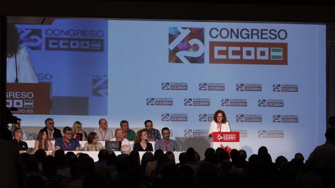 La nueva secretaria general de CCOO-A, Nuria López, clausura el XII Congreso del sindicato ayer en Sevilla.