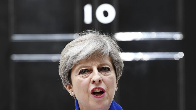 Theresa May, en un rueda de prensa frente al número 10 de Downing Street.