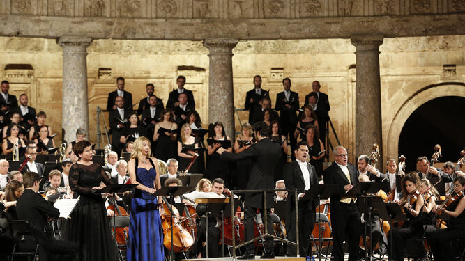 La  soprano Camilla Nylund y la mezzo Veronica Simeoni, durante el concierto.