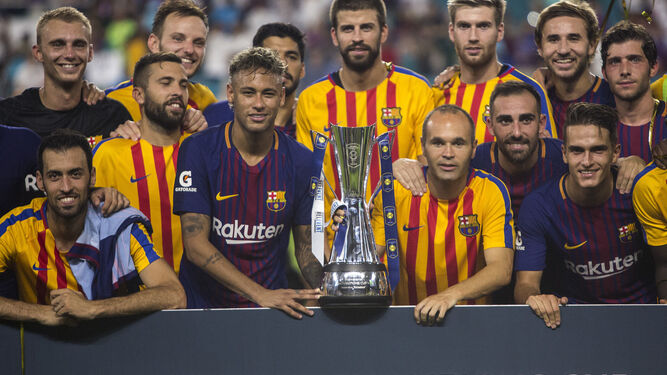 El Barça con el trofeo del campeonato