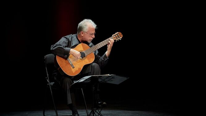 El artista malagueño actúa en el Festival de la Guitarra de Granada.