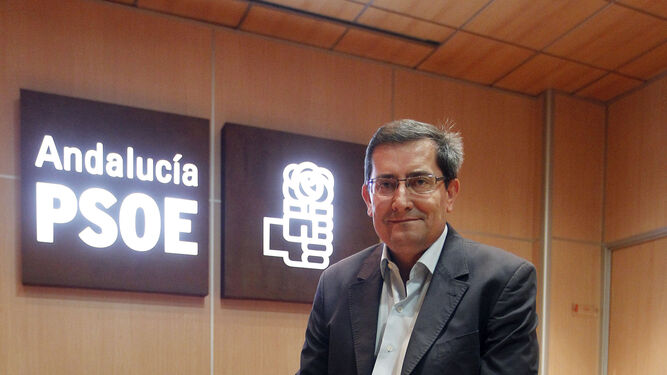 Entrena es uno de los tres candidatos a presidir la Secretaría del PSOE.