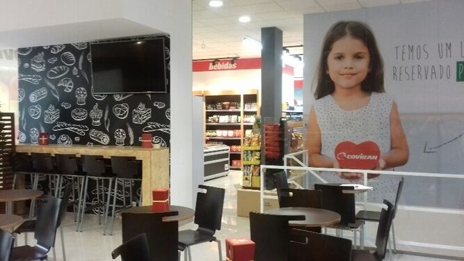 Sala de ventas de uno de los supermercados Covirán de Portugal.