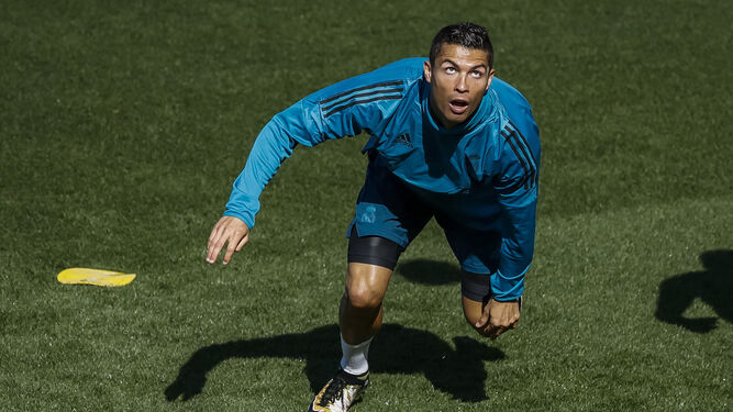 Cristiano Ronaldo, ayer, en el entrenamiento del Real Madrid.