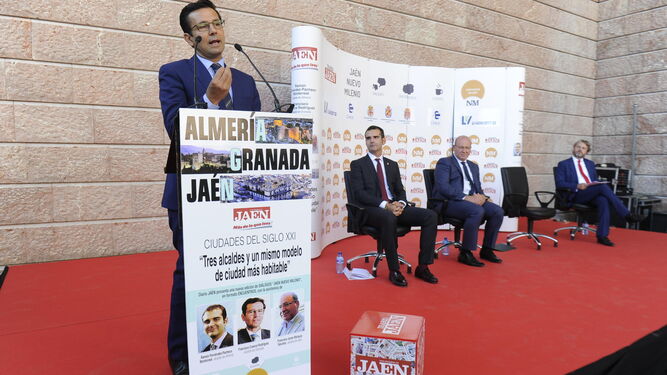 Paco Cuenca, ayer en el acto de alcaldes celebrado en Jaén.