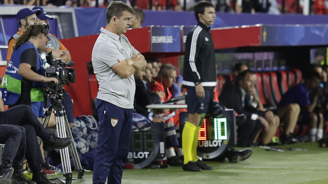 Eduardo Marcucci, mano derecha de Berizzo, dirigió ayer al Sevilla por la expulsión de éste en Liverpool.