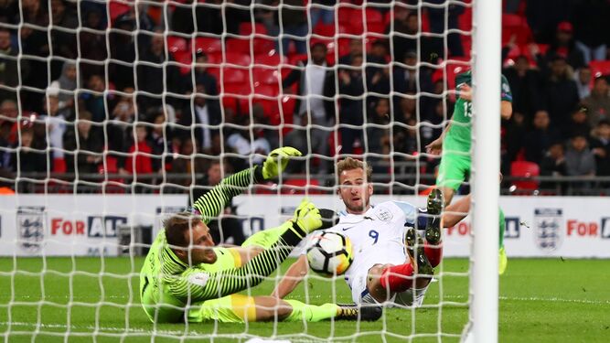 Oblak no puede evitar el gol del delantero centro inglés Kane.