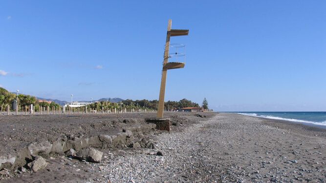 Playa Granada, el tramo más afectado por la construcción de la presa de Rules.