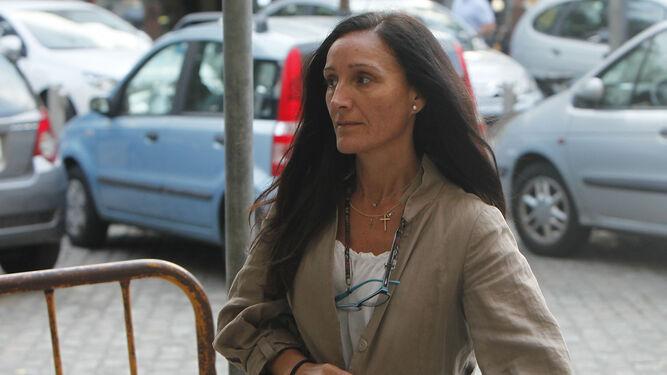 La juez María Núñez Bolaños, que investiga el escándalo de los ERE, en los juzgados de Sevilla.