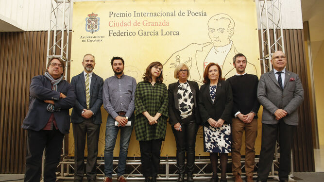 Los miembros del jurado, ayer en el Centro Lorca, en el momento de dar a conocer el fallo de la nueva edición.