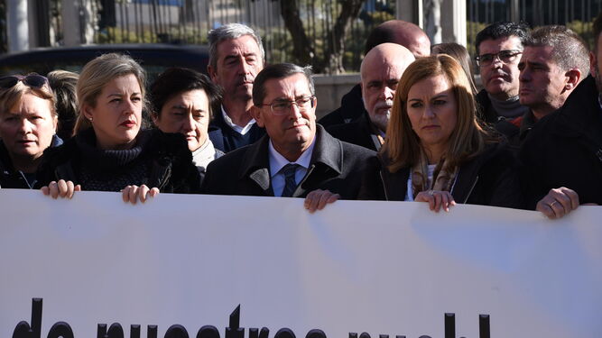 Los representantes institucionales protagonizaron una concentración en Madrid,