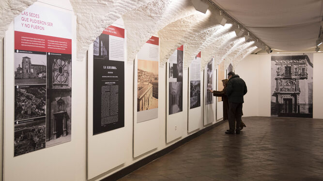 Una veintena de paneles explican las vicisitudes por las que ha pasado el Museo Arqueológico desde su apertura.