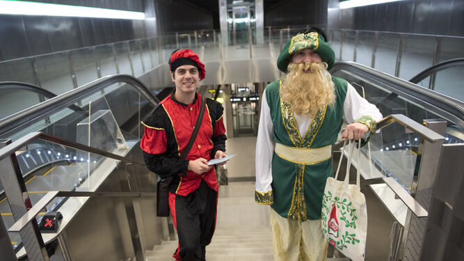 Este año los Reyes Magos tienen ayudantes en el Metro.