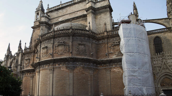 La fachada  de la Capilla Real de la Catedral de Sevilla