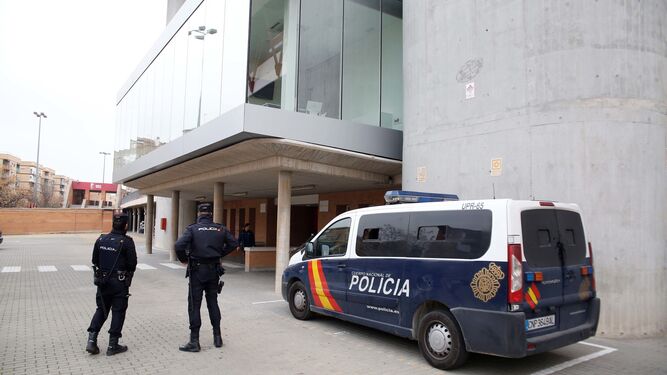 La Policía Nacional en la sede del Granada