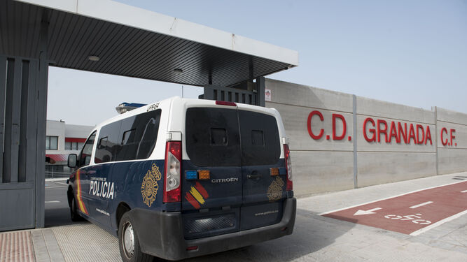 La Policía practicó minuciosos registros en las dependencias del Granada CF este año.