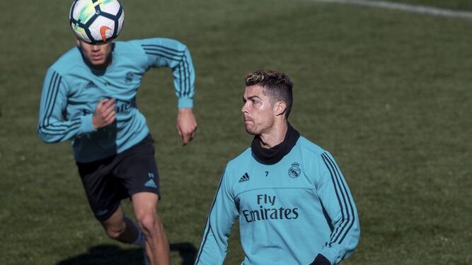 Cristiano Ronaldo, en el entrenamiento de ayer en Valdebebas.