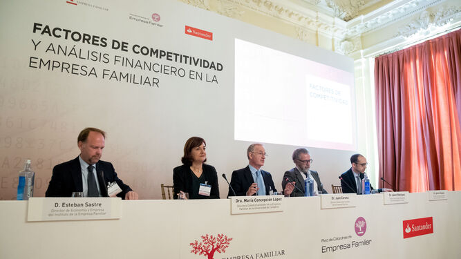 Esteban Sastre, María Concepción López, Juan Corona, Lázaro Rodríguez e Ignacio Requejo, ayer en Madrid.