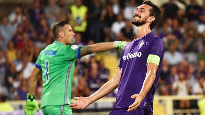 Davide Astori en un partido de la Fiorentina contra la Sampdoria