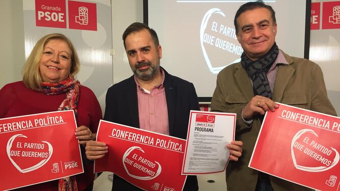 Presentación de la conferencia en la sede del PSOE de Granada.