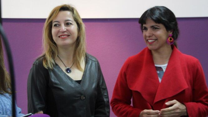 Teresa Rodríguez durante su visita ayer en Granada.