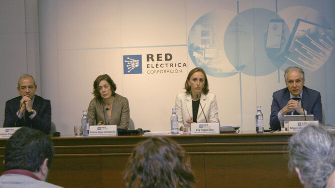 Directivos de Red Eléctrica Española, ayer en Madrid, en la presentación de las inversiones.