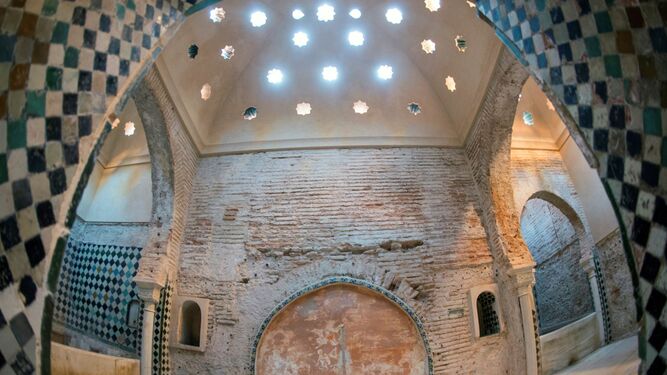 Interior del conocido como Baño Real de la Alhambra, único en Europa.