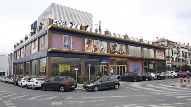 Edificio junto a la avenida Fernando de los Ríos, donde probablemente se proyectaría el casino de Orenes.