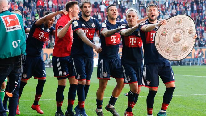 Francia, a la 'chita callando' en GénovaEl Bayern gana otra vez la BundesligaEduardo todavía conserva su derecha