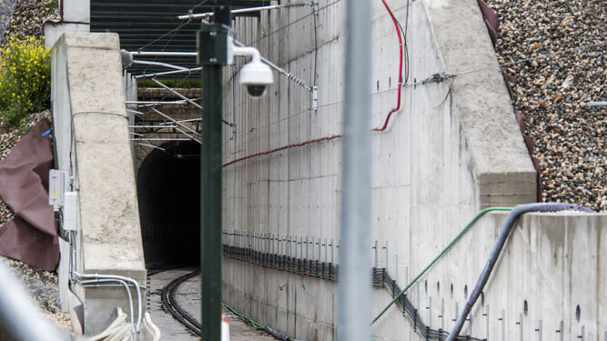 Adif frena el 'pánico' en el túnel: "Cumple con la seguridad"