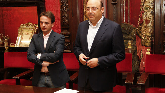 Juan Antonio Fuentes y Sebastián Pérez, en una comparecencia para informar sobre asuntos de transparencia en 2015.